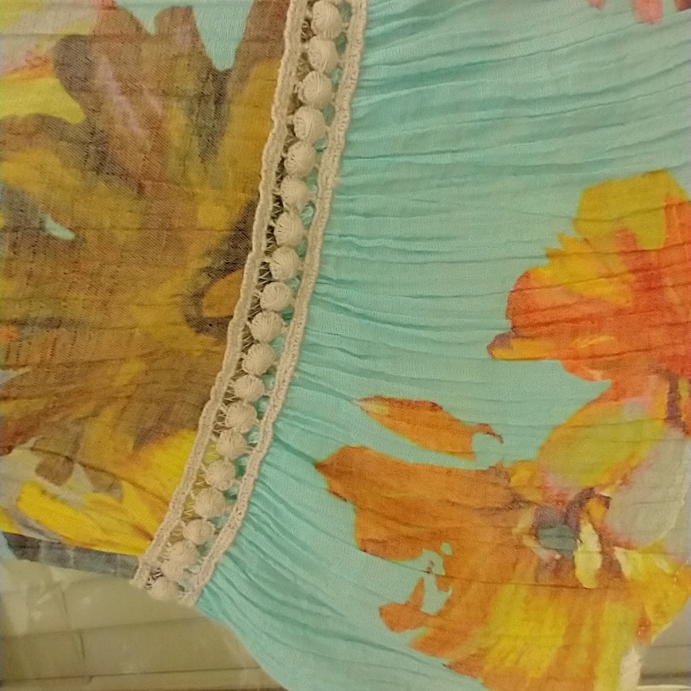 Top NWOT Spense Floral blouse - Picture 3 of 6